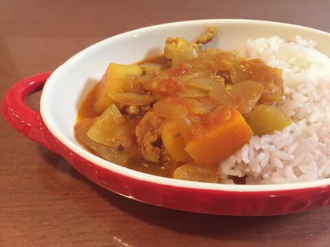 トマトソースとカレー粉でトマトカレー